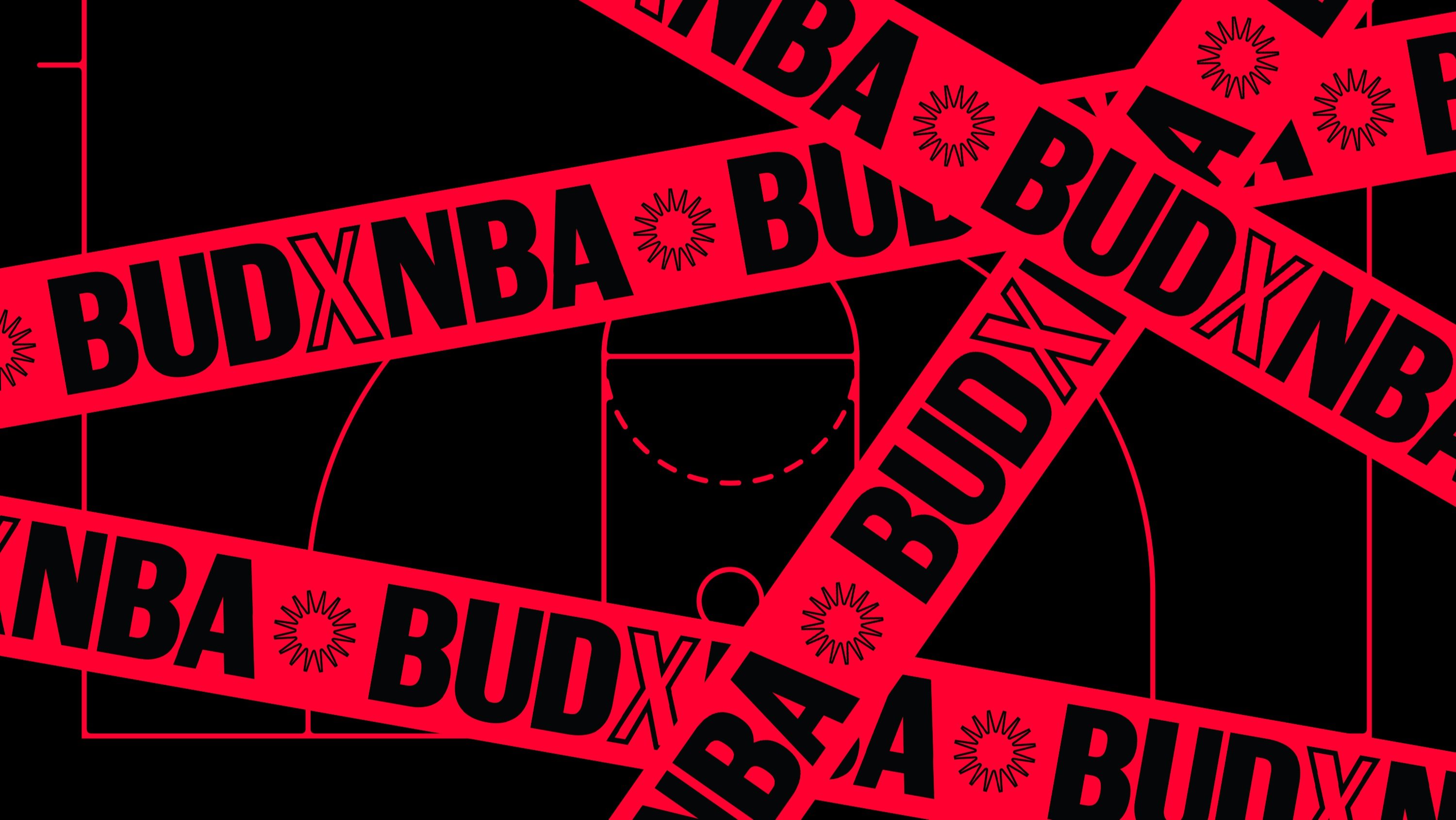 Faixas vermelhas escritas BUDxNBA cruzando o desenho de uma quadra sobre fundo preto