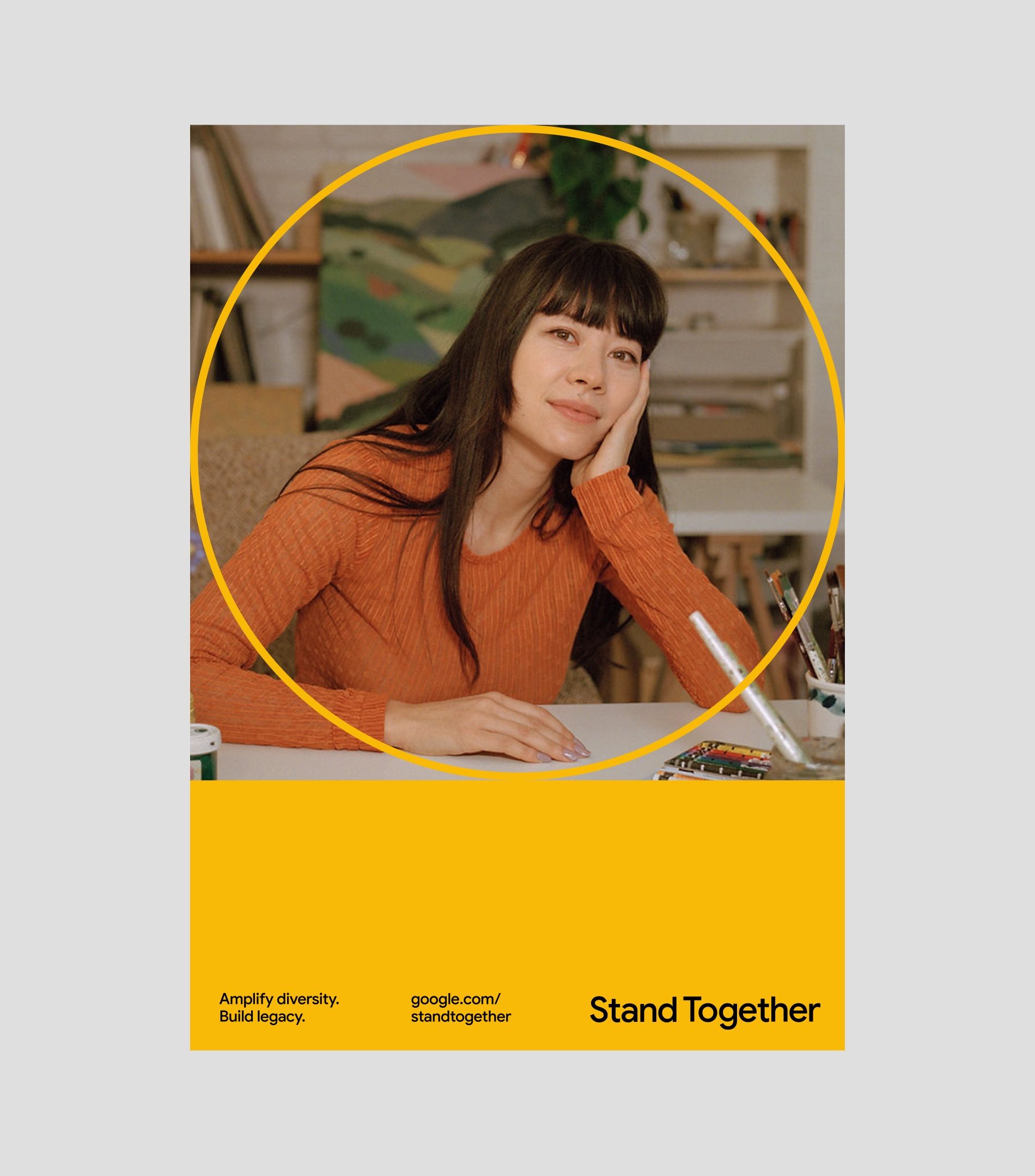 Cartaz com retrato de uma mulher dentro de um círculo amarelo e a assinatura Stand Together