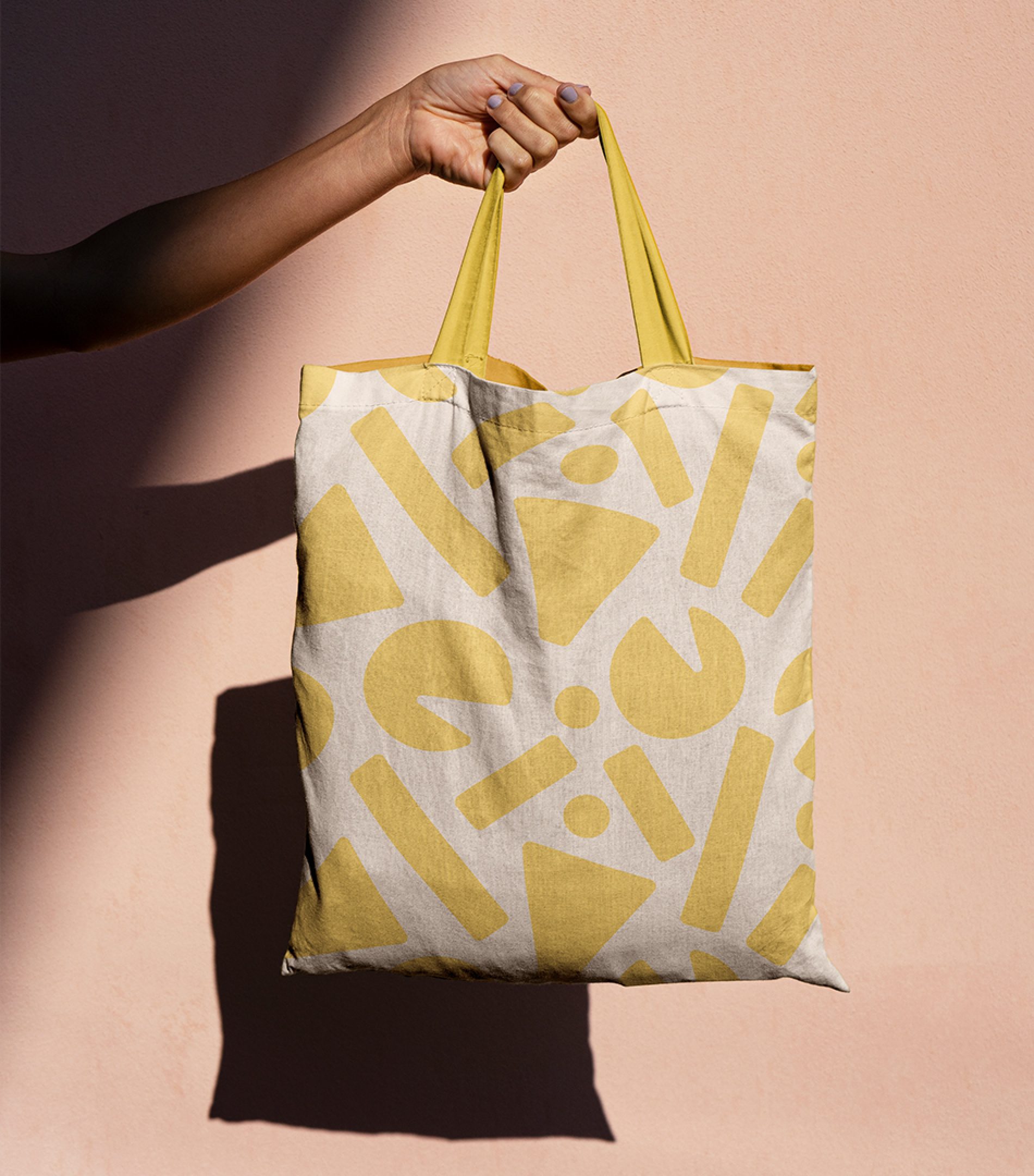 Ecobag com o padrão de formas do Live em amarelo
